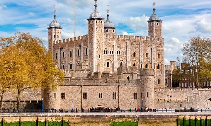 Tower of London Guided Tour with Nearby Rickshaw Ride