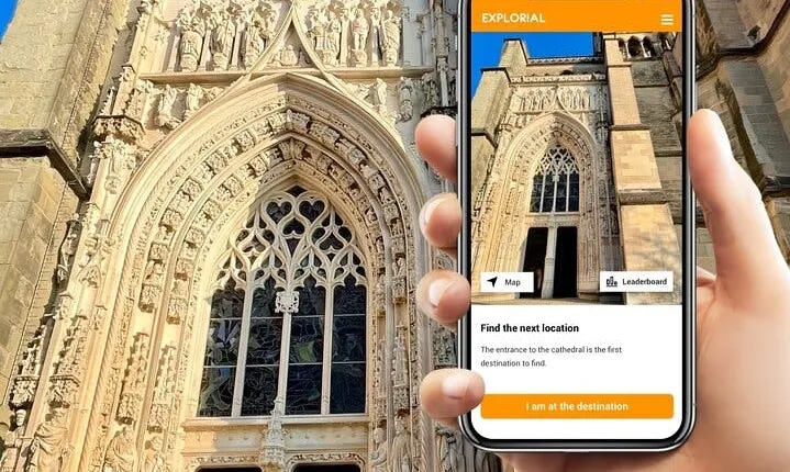 Lausanne exploration walking tour with smartphone game