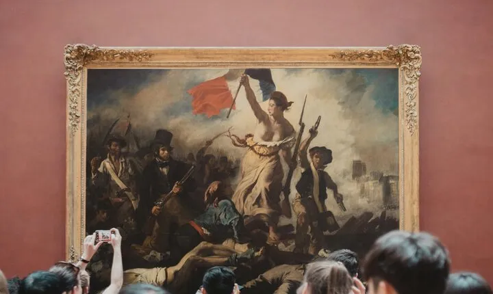 Mona Lisa and Treasures: Louvre Museum Experience 6-people Max 