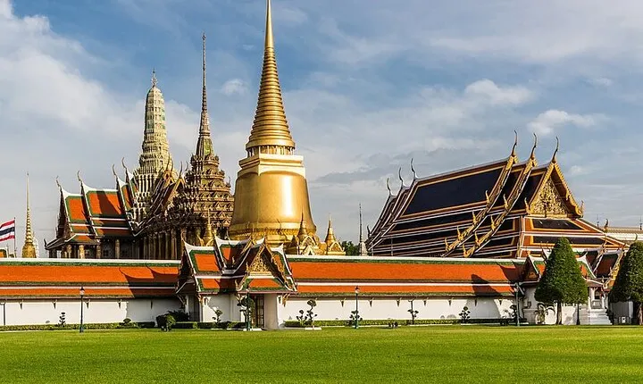 Old Bangkok Royal Palace and Temples with China Town