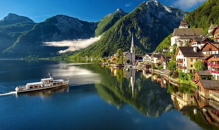 Private Tour: Hallstatt-City, Skywalk, and Salt Mine from Vienna