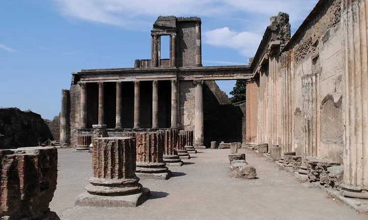 Pompeii Excavations and Mount Vesuvius Tour from Naples Port
