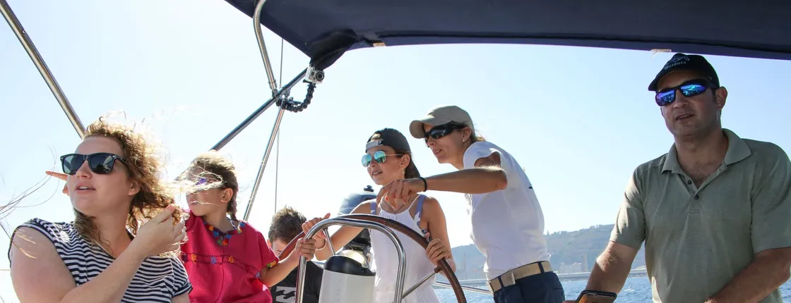 Sailing experience in Barcelona with food and drinks tasting