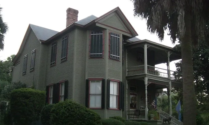 Ghosts and Graveyard Tour of Pensacola