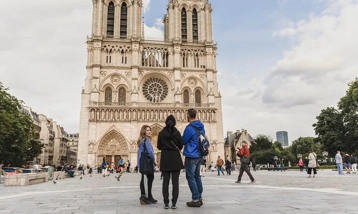 Notre-Dame Exterior & Sainte-Chapelle Medieval Paris Tour