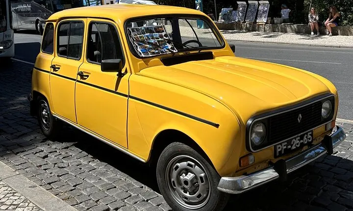 2 Hours Sintra Experience Renault 4L Tour