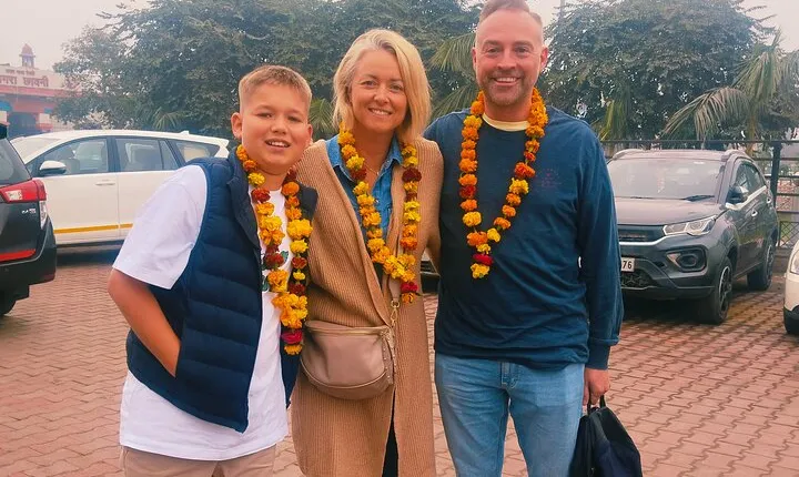 All Inclusive: Taj Mahal & Agra Fort Day Trip From Delhi by Train