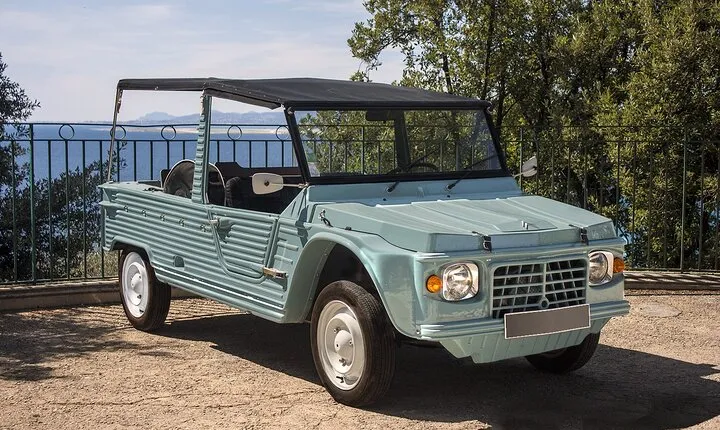 Original discovery of the city of Nice in a Citroën Méhari