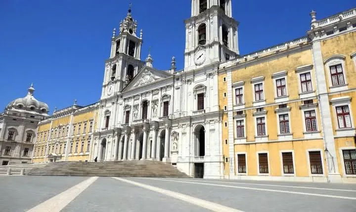 Private Tour to Queluz and Mafra palaces and Ericeira surf Coast