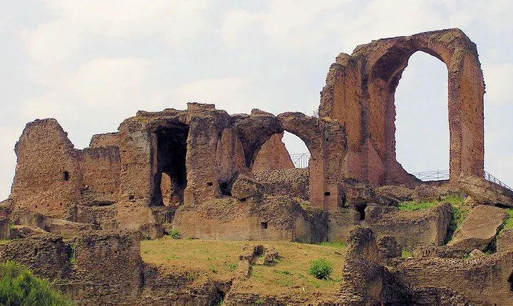 Roman Ancient Aqueducts and Villa of Quintili Private Tour from Rome