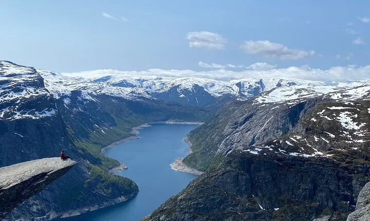 Full Day Hiking Adventure from Bergen to Trolltunga