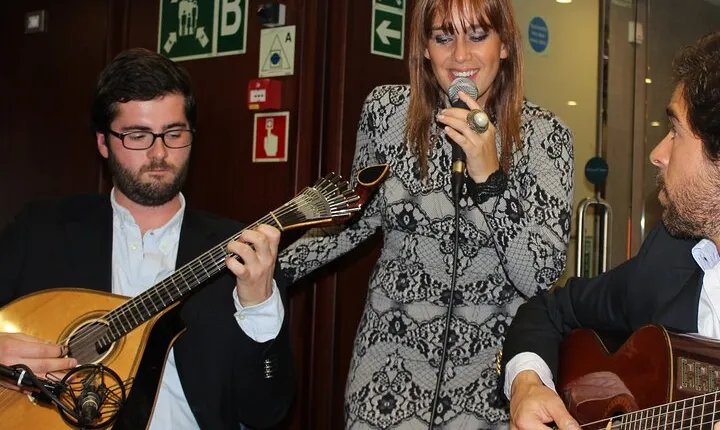 Fado and Tapas in typical Neighborhood