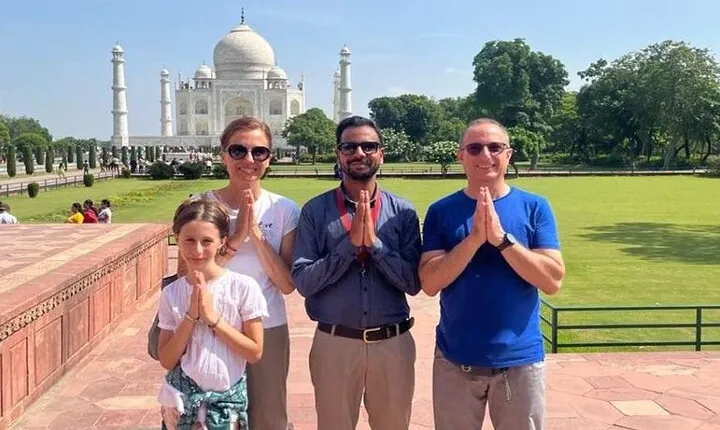 Taj Mahal Tour by Gatimaan Express Train With Lunch At 5 Star Hotel
