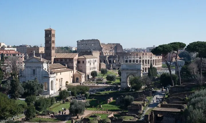 Colosseum Tour with Palatine Hill and Roman Forum