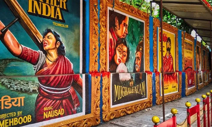 South Mumbai City with Bollywood Studio Tour in Private Vehicle