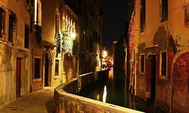 Venice by Night: Highlights & Hidden Gems Tour