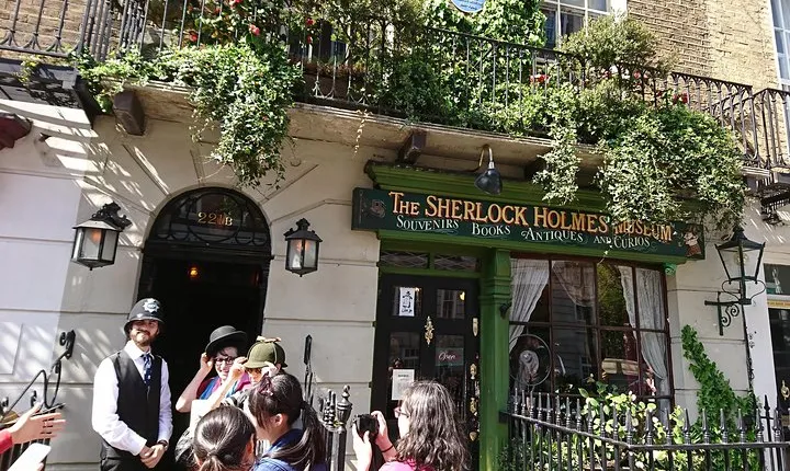 Sherlock Holmes Private Guided Tour - BBC Series & Traditional Locations