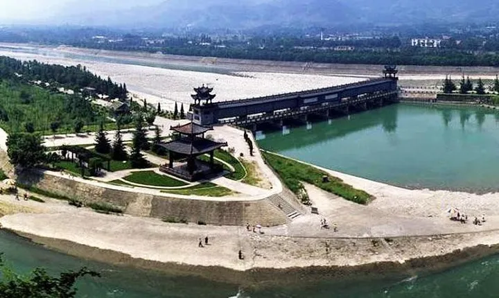 Mount Qingcheng and Dujiangyan Dam Guided Day Trip from Chengdu