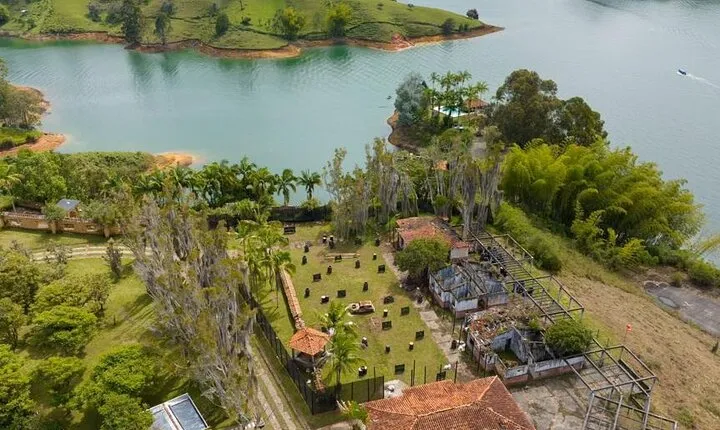 Private Tour to La Manuela Park with Helicopter Flight
