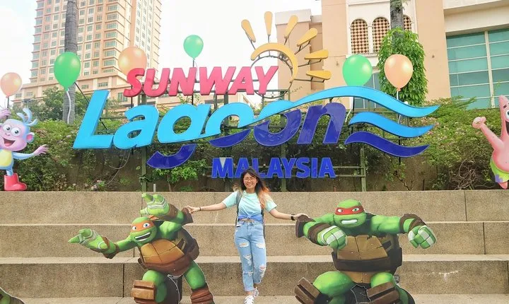 Budget Tour: Full-day Sunway Lagoon Theme Park Include Tickets