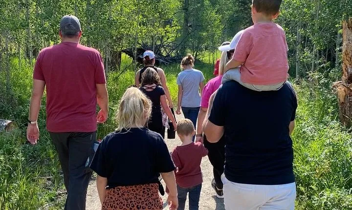 Guided Hiking Adventure in Yellowstone with Lunch 