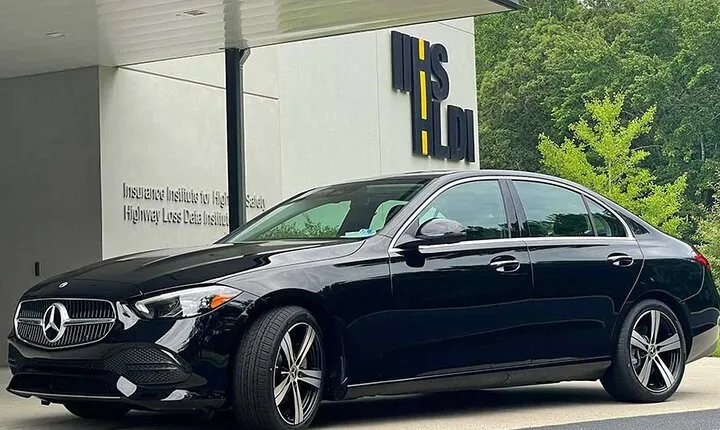 Round-Trip Private Transfer Paris CDG or ORY to Rouen City by Business Car