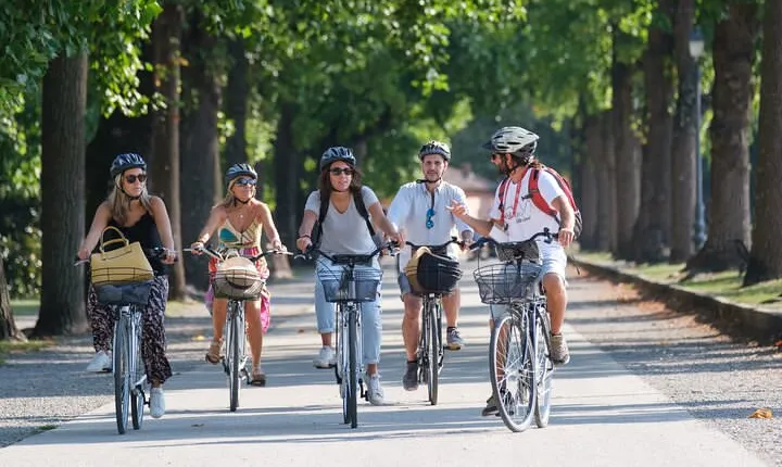 Lucca Bikes and Bites with food tastings for Small Groups or Private