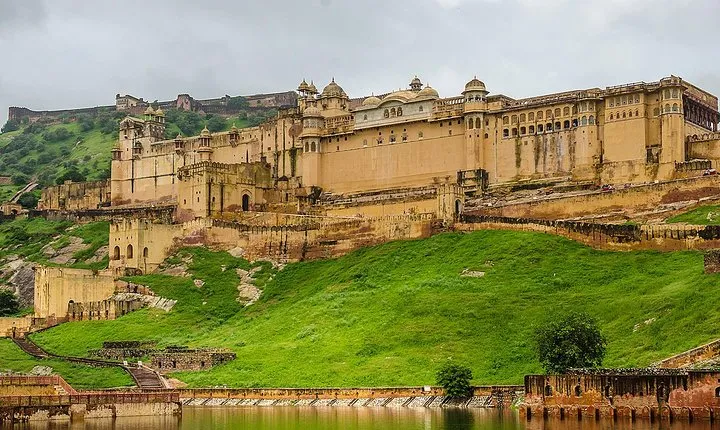 Guided Jaipur Tour by Day & Night with Traditional Indian Dinner
