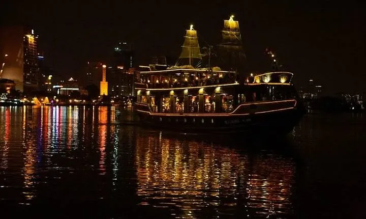 Water Puppet Show Plus Sightseeing by Cyclo and Saigon Dinner Cruise