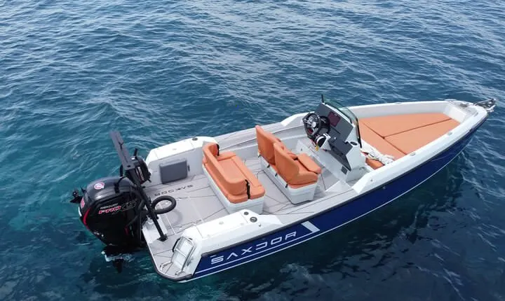 Half Day Saxdor Boat Rental in Santorini