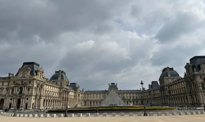 Small Group Tour of An Artistic Odyssey at the Louvre
