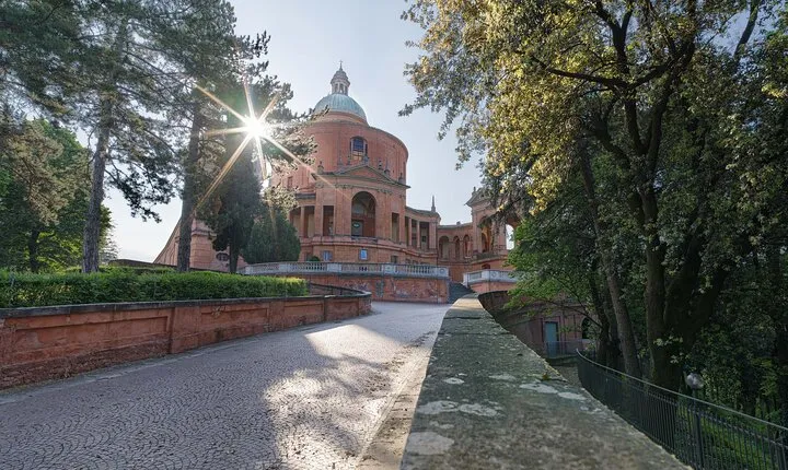 Bologna Long City Walk Photo Tour