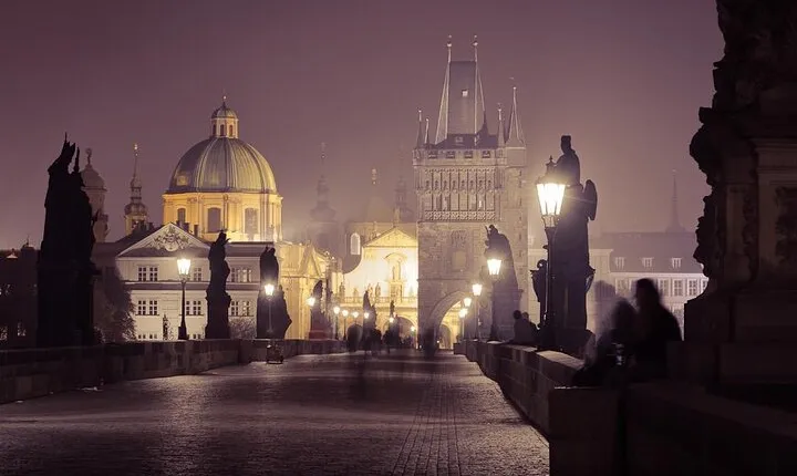 Mystery Tour at Charles Bridge and Prague Castle: Alchemy & Magic