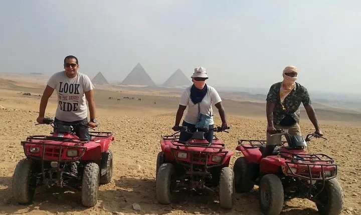 1.5-Hour Quad Bike Tour Around the Giza Pyramids from Cairo