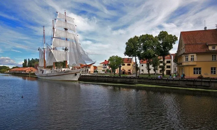 Private Walking Tour of Klaipeda + Amber Queen Museum