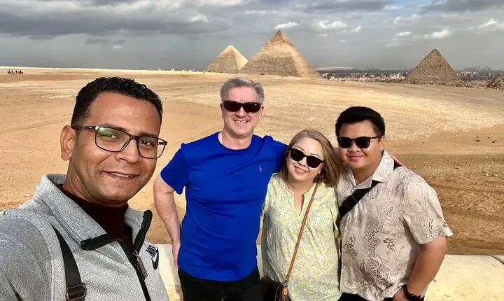 Full Day Tour Giza Pyramids, Sphinx, Egyptian Museum and Khan El Khalili Bazaar