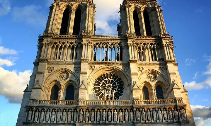 Paris Île de la Cité and Notre-Dame Walking Tour With Crypt