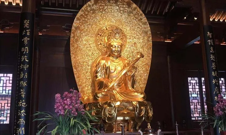 Shanghai Private Day Tour of Jade Buddha Temple and Jinmao Tower