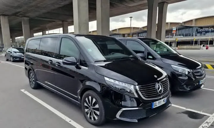 Private Transfer: Paris Airport CDG to Reims / Champagne by Van