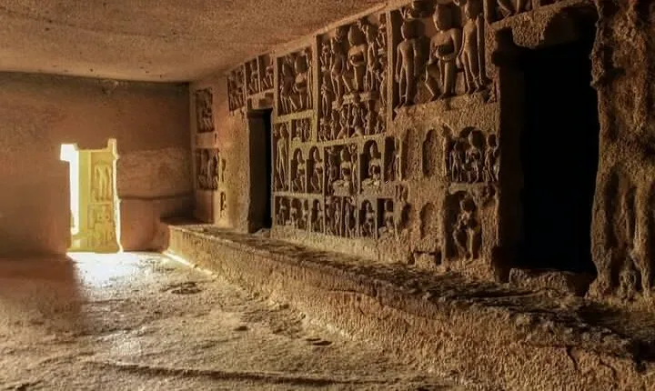 Private Kanheri Buddhist Cave with Mumbai Sightseeing Including AC vehicle
