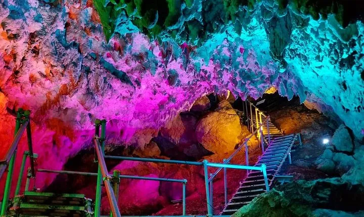 CAVE OKINAWA A mysterious limestone cave that you can easily enjoy!