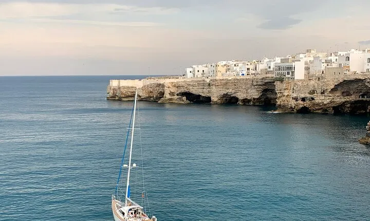 3.5 hour shared sailing tour from Monopoli to Polignano