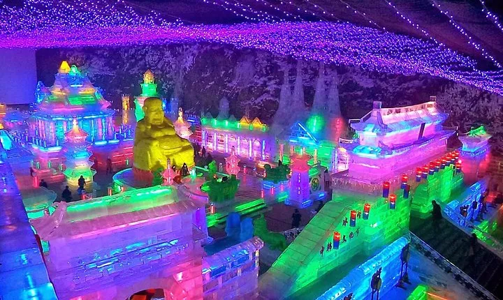 Private Evening Tour to Longqingxia Gorge Ice Lantern Festival with Dinner