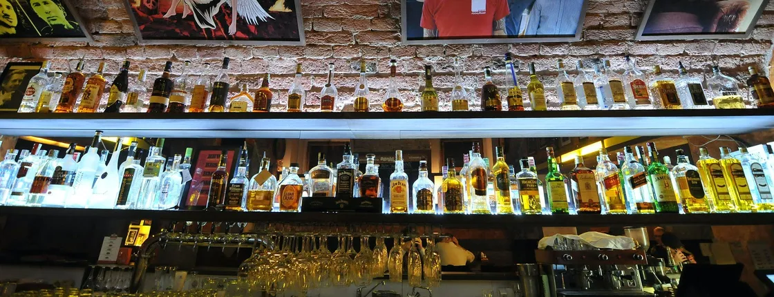 Private walking tour with Aperitivo tastings in Turin city center