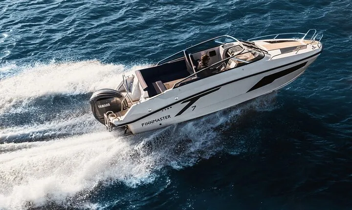 2-Hours Private Modern Boat Tour in Helsinki Archipelago