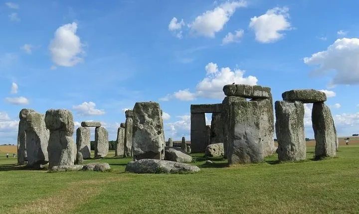 Stonehenge Private Guided Car Tour - Luxury sedan
