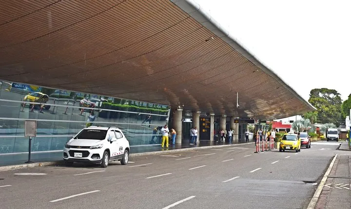 Private shuttle service from Cartagena Airport to hotel close to Tayrona Park