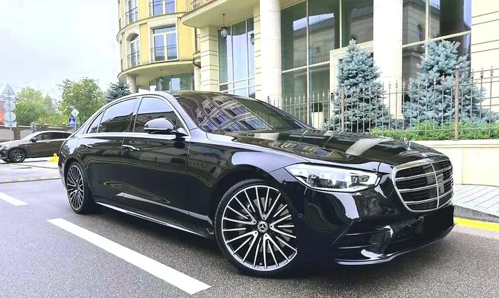 Private Transfer: Luton Airport LTN to London by Luxury Car