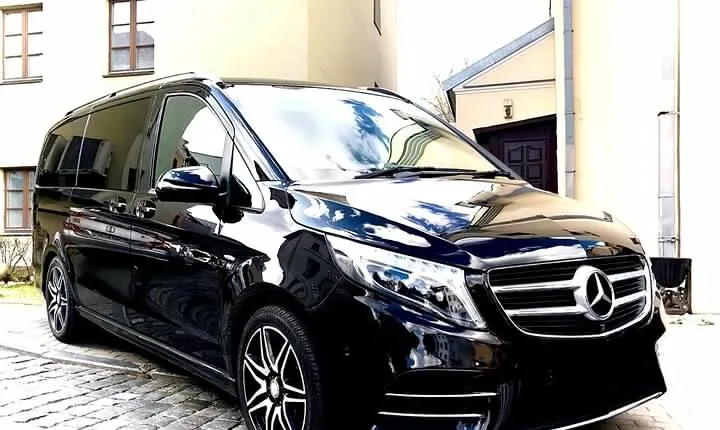 Paris Airport CDG Round-Trip Private Transfer by Luxury Van