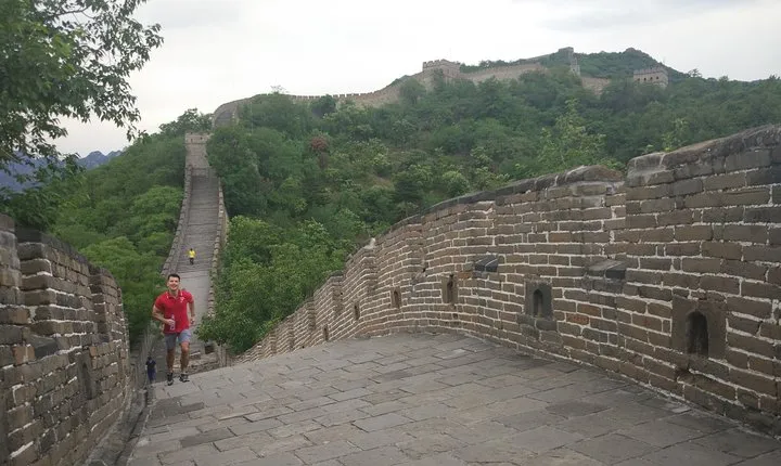Private Day Tour to Mutianyu Great Wall & 798 Art Zone with Local Food Lunch